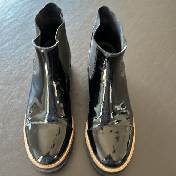 Eileen Fisher Sz 7 Chelsea Wedge Patent Leather Booties - Picture 5 of 11